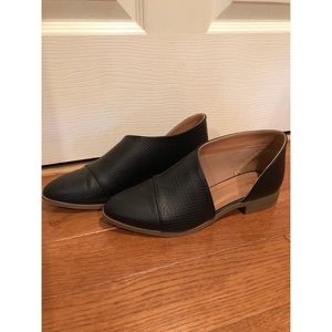 Black Qupid side cut out flats
